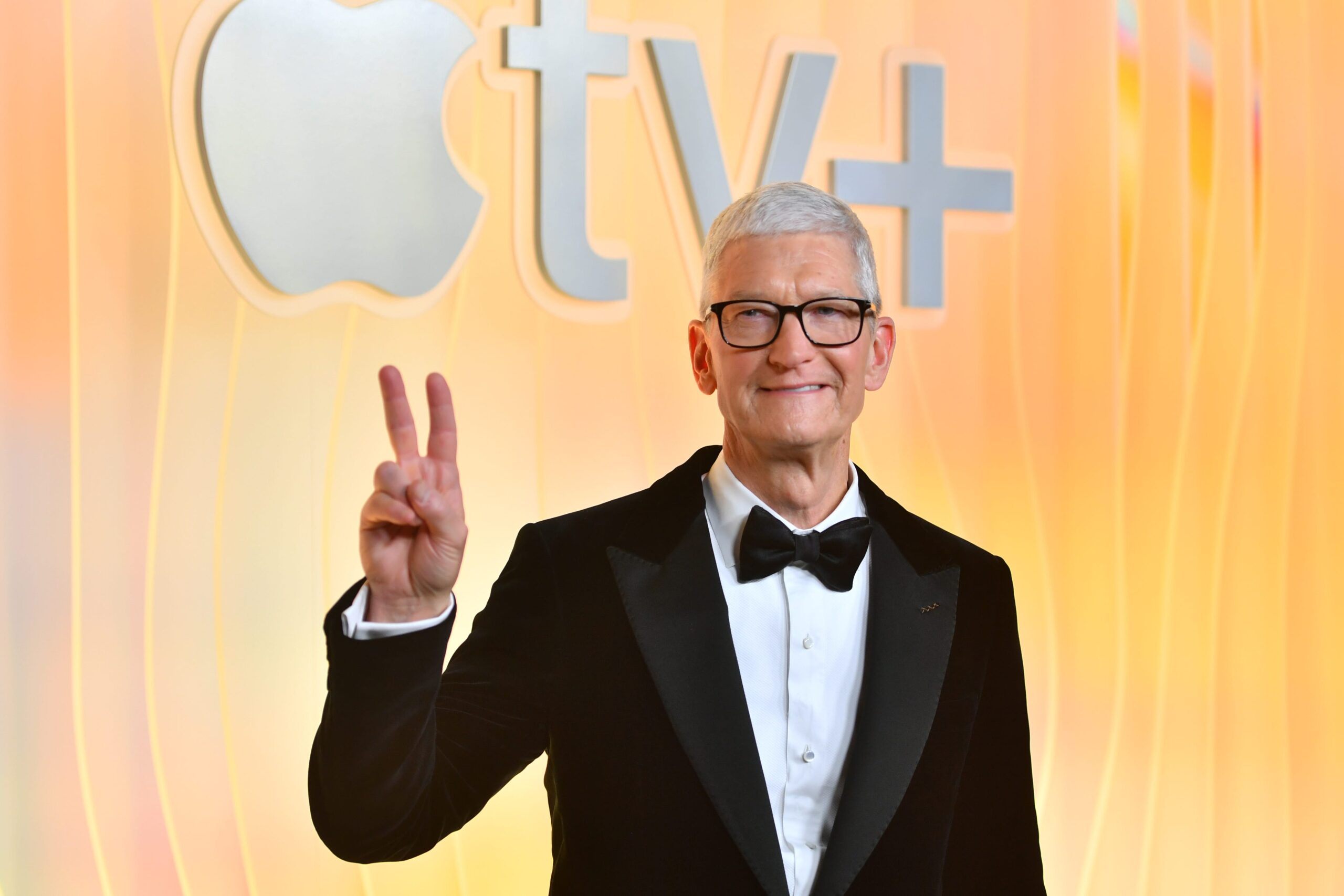 Apple CEO Tim Cook is stepping down